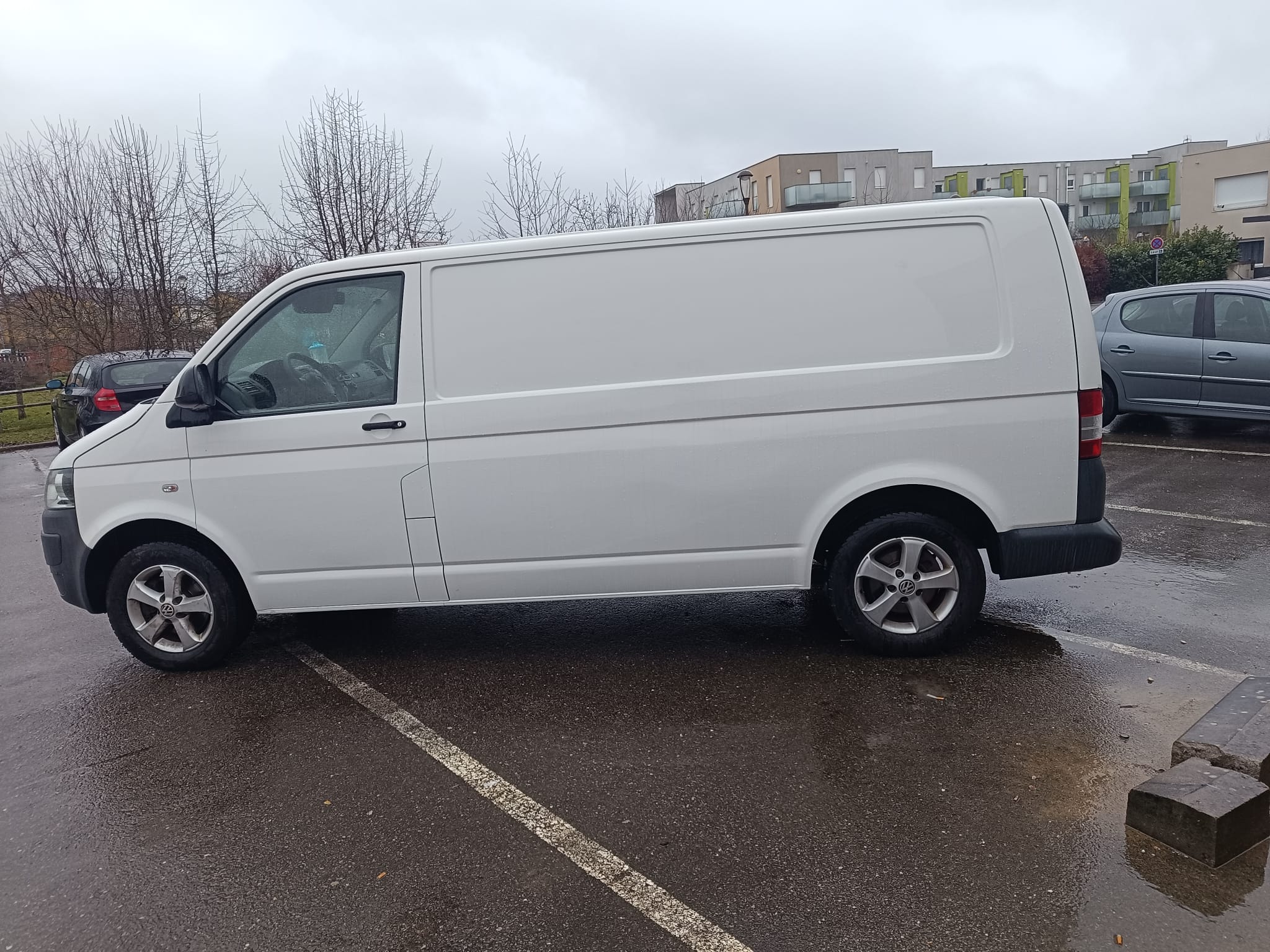 Volkswagen Transporter T5 Long 140Ch Distribution A jour